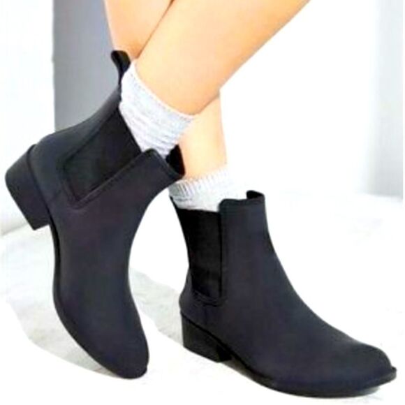 NWT Jeffrey Campbell PLAY Black Matte Rubber Ankle Boots Size 7 - Picture 1 of 10
